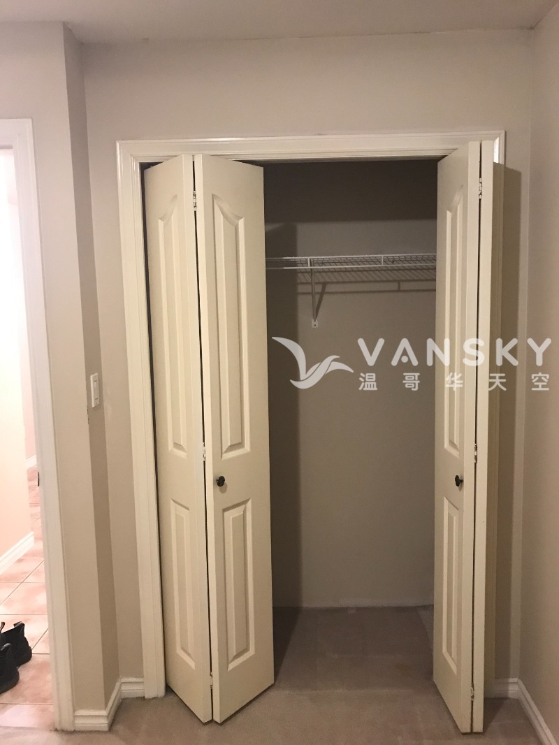 230404133008_closet 2.JPG